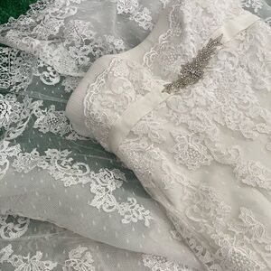 SOLD‼️ Pronovias Lace Mermaid Bridal Gown – Strapless, Chapel Train